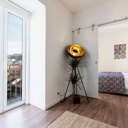 Amazing Downtown Apt With Small Balcony With View Over The Castle Lizbona Zewnętrze zdjęcie