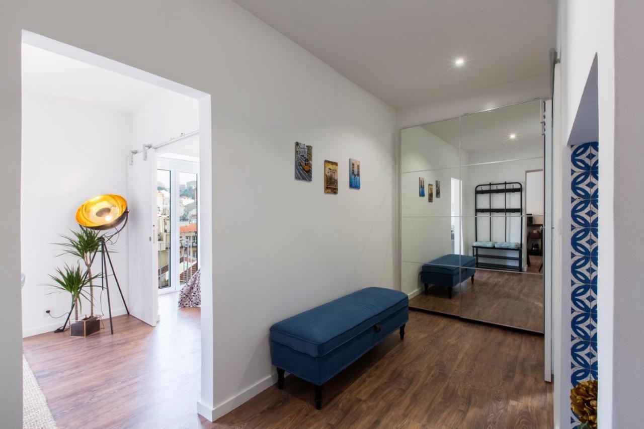 Amazing Downtown Apt With Small Balcony With View Over The Castle Lizbona Zewnętrze zdjęcie