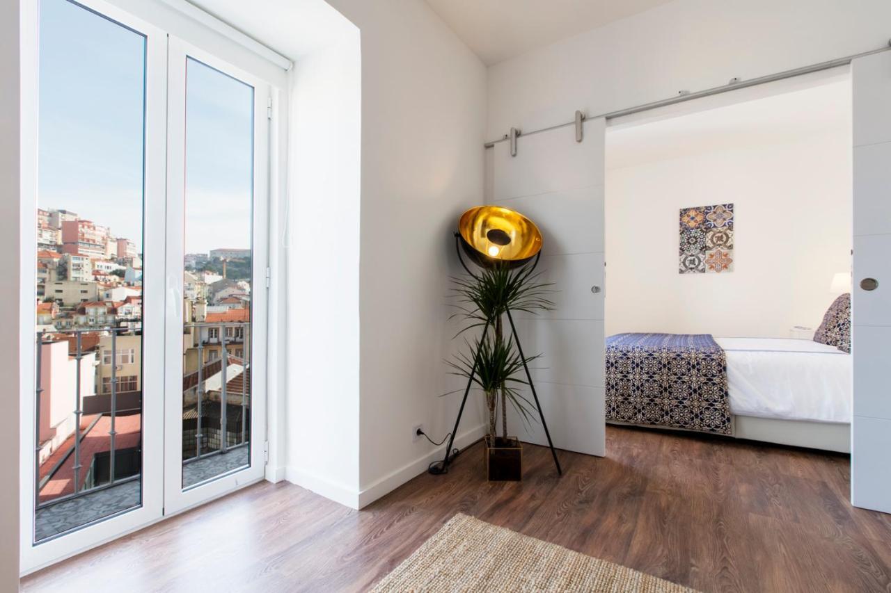 Amazing Downtown Apt With Small Balcony With View Over The Castle Lizbona Zewnętrze zdjęcie